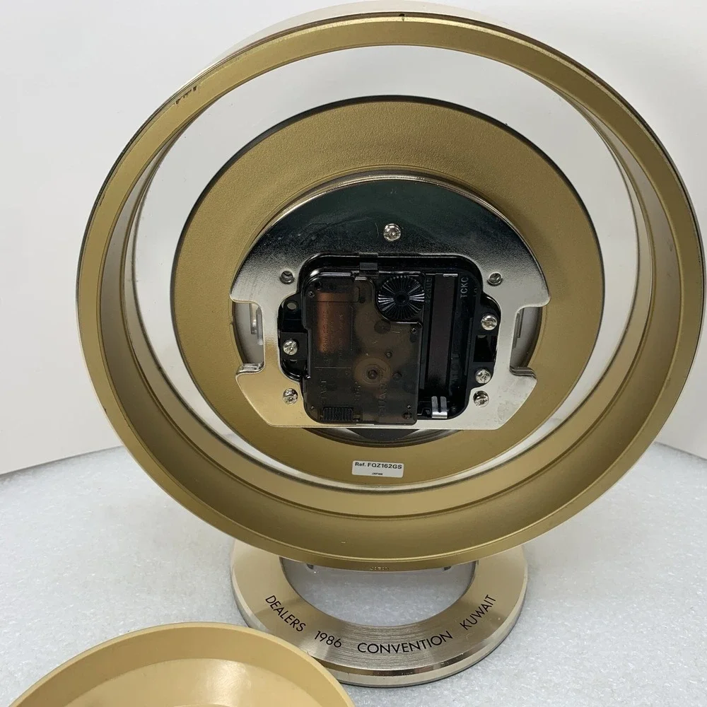 Yaas Alba Quartz Round Glass & Plastic 1986 Dealers Convention Kuwait Desk Clock
